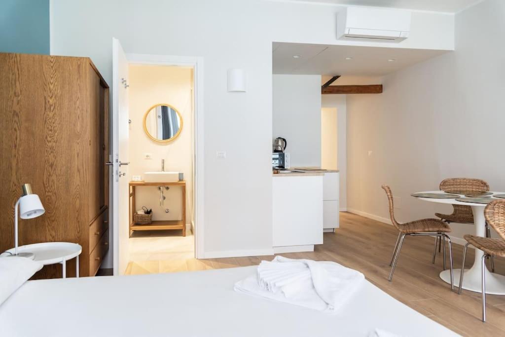 Youhosty - Ticinese Suite 1 Milano Eksteriør bilde